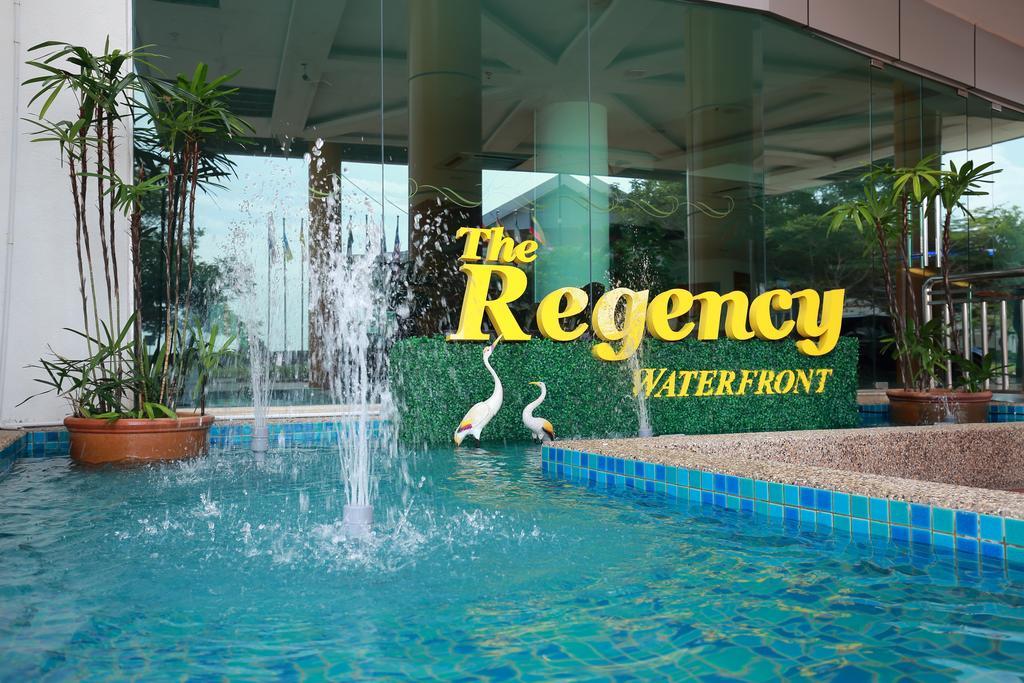 The Regency Waterfront Hotel クアラ・トレンガヌ エクステリア 写真