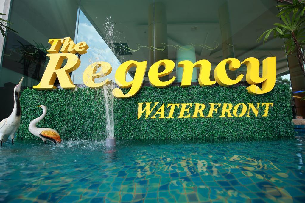 The Regency Waterfront Hotel クアラ・トレンガヌ エクステリア 写真